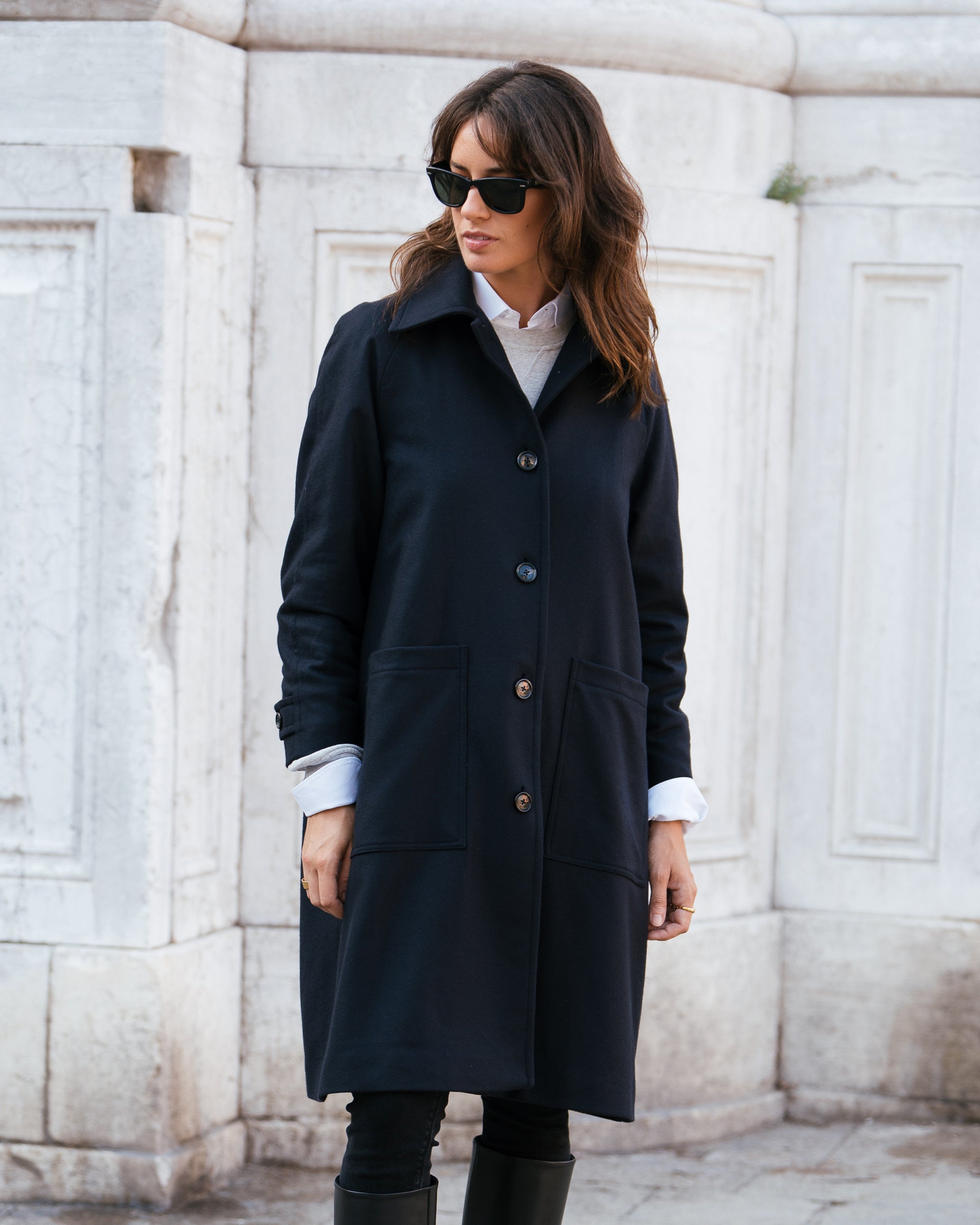 Navy wool-blend raglan city coat, Made in Italy | Velasca